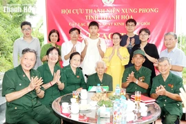 Tặng quà tri ân cựu TNXP khó khăn, gia đình chính sách
