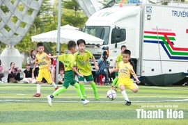 Các đội bóng U8 đua tranh quyết liệt giành điểm số trong ngày thi đấu thứ 2