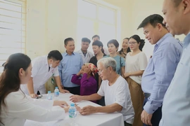 Hơn 500 người dân xã Trung Lý được khám bệnh, cấp thuốc miễn phí