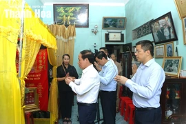 Phó Thủ tướng Chính phủ Lê Tiến Châu dâng hương tưởng nhớ Anh hùng Lực lượng vũ trang Nhân dân Ngô Thị Tuyển