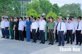 Phó Chủ tịch Quốc hội Nguyễn Doãn Anh viếng nghĩa trang liệt sĩ, tri ân người có công tại Thanh Hóa