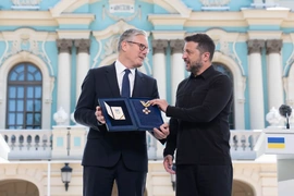 Chuyến thăm và món quà chia tay của thủ tướng Anh Starmer dành cho Ukraine