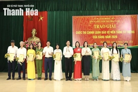 Xã Hoằng Tiến trao giải Cuộc thi chính luận bảo vệ nền tảng tư tưởng của Đảng&nbsp;