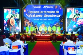 Yên Trung khai hội, đón nhận giải thưởng “Làng du lịch cộng đồng tốt nhất năm”