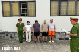 Thủ đoạn che giấu nguồn gốc 3.400 viên kim cương nhập lậu