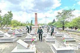 Cựu Thanh niên xung phong N237 Thanh Hóa tri ân các Anh hùng liệt sĩ trên tuyến lửa Trường Sơn