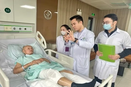 Điều trị thành công tổn thương đầu gối tồn tại hơn nửa thế kỷ của 1 thương binh