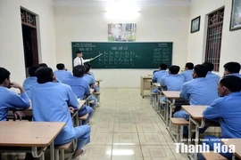 Những con chữ mở lối hoàn lương