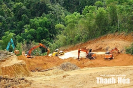 Vượt khó thi công khu tái định cư Xa Mang