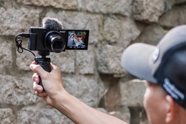 Sony ZV là gì và vì sao dòng máy này được thiết kế riêng cho creator?