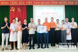 Quỹ Kết nối yêu thương - Lan tỏa nhân ái trao tặng thiết bị y tế và tri ân người có công