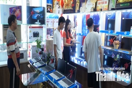 Giá laptop tăng vọt trước mùa tựu trường