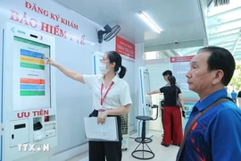 Không được thu thêm tiền của người bệnh BHYT nếu không khám theo yêu cầu