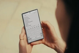 Trải nghiệm một tay với Galaxy Z Fold8 tại Viettel Store: Gập lại dùng như điện thoại thường có thực sự tiện?