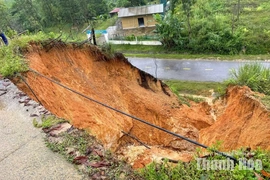 Mưa lớn gây sạt lở đường giao thông tại&nbsp;Bát Mọt