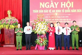 Phó Bí thư Thường trực Tỉnh ủy Nguyễn Hồng Phong dự “Ngày hội toàn dân bảo vệ an ninh Tổ quốc” tại xã Cẩm Tú