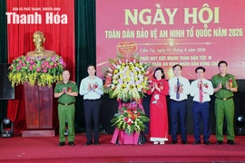Phó Bí thư Thường trực Tỉnh ủy Nguyễn Hồng Phong dự “Ngày hội toàn dân bảo vệ an ninh Tổ quốc” tại xã Cẩm Tú