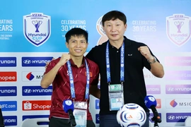 HLV Kim Sang-sik vứt chiếc áo trắng; Fenerbahce dự định bạo chi chiêu mộ Marcus Rashford