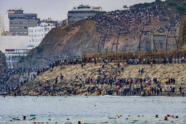 Lãnh đạo vùng Ceuta cảnh báo khủng hoảng di cư nghiêm trọng: Ít nhất 100 người thiệt mạng
