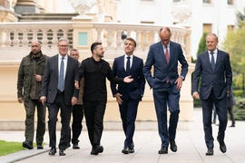 Sự ra đi của Thủ tướng Starmer và nhiệm kỳ cuối của Tổng thống Macron đặt liên minh ủng hộ Ukraine trước nguy cơ sụp đổ