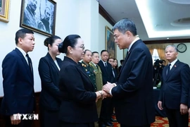 Thủ tướng Lê Minh Hưng viếng Chủ tịch Quốc hội Lào Xaysomphone Phomvihane