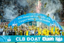 CLB Đông Á Thanh Hóa chuẩn bị đổi tên và đón chủ tịch mới; Ronaldo gây sốc với diện mạo trẻ trung, nhuộm tóc vàng