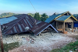Động đất 7,7 độ tại Indonesia, cảnh báo sóng thần tại nhiều khu vực