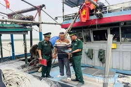 Đưa pháp luật lên bản, xuống tàu