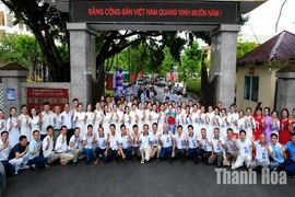 Phía sau niềm vui hội khóa