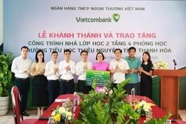 Vietcombank Bắc Thanh Hóa trao tặng công trình phòng học cho Trường Tiểu học Thiệu Nguyên