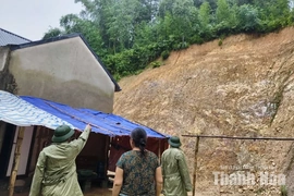 Mưa lớn kéo dài, nhiều xã chủ động di dời người dân khỏi vùng sạt lở
