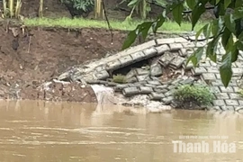 Phát sinh 2 điểm sạt lở bờ sông, kè sông Bưởi