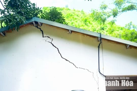 Cận cảnh điểm trường chằng chịt vết nứt giữa vùng từng sạt lở