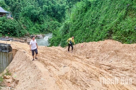Khi thầy cô vượt dốc tìm học trò trên nương