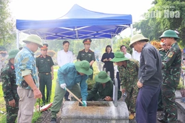 Lấy mẫu hài cốt liệt sĩ tại Nghĩa trang Liệt sĩ quốc tế Đồng Tâm
