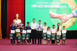 “Tiếp sức nhà nông” trao 26 suất học bổng cho học sinh tỉnh Thanh Hóa