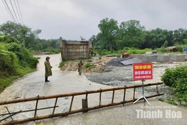 Khẩn trương ứng phó áp thấp nhiệt đới có khả năng mạnh lên thành bão