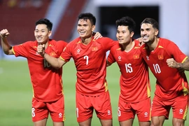 Tuyển Việt Nam lập hàng loạt kỷ lục ấn tượng; Man Utd và Tottenham thua sốc trong ngày ra quân Ngoại hạng Anh