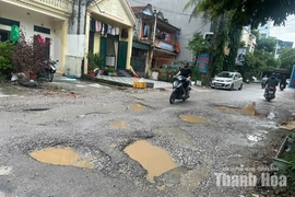 Trật tự, mỹ quan đô thị - Những “cái gai trong mắt”: Nhếch nhác đường Nguyễn Phục