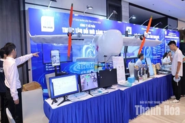 UAV vận chuyển thiết bị y tế được trưng bày tại Hội nghị đối thoại với doanh nghiệp năm 2026