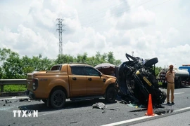 Không giữ khoảng cách an toàn, 12 ôtô gặp tai nạn trên hai cao tốc