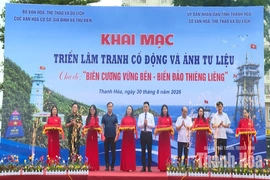 Triển lãm tranh cổ động và ảnh tư liệu “Biên cương vững bền - Biển đảo thiêng liêng”
