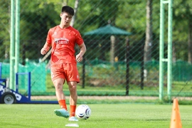 Trung vệ Duy Mạnh lỡ hẹn FIFA ASEAN Cup 2026; Liverpool chật vật hòa Nottingham Forest