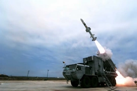 Hải quân Mỹ thử nghiệm hệ thống tên lửa chống hạm Harpoon phóng từ đất liền