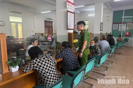 Cảnh giác lừa đảo khi người cao tuổi nhận trợ cấp qua tài khoản