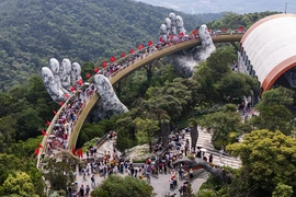 Ba Na Hills rực cờ hoa trong ngày đầu nghỉ lễ Quốc khánh 2/9
