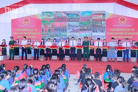 Phó Bí thư Tỉnh ủy Trịnh Tuấn Sinh dự lễ khai giảng tại Trường nội trú liên cấp Tiểu học và THCS Tam Thanh