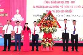 Phó Bí thư Thường trực Tỉnh ủy Nguyễn Hồng Phong dự Lễ khai giảng và khánh thành Trường Phổ thông Nội trú TH&THCS Na Mèo