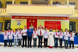 Agribank Bắc Thanh Hóa trao hơn 250 suất quà nhân dịp khai giảng