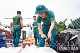 Lắp đặt và hoàn thiện trận địa pháo hoa tại Quảng trường Lam Sơn